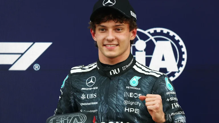 Antonelli bat Russell et décroche la pole position au Grand