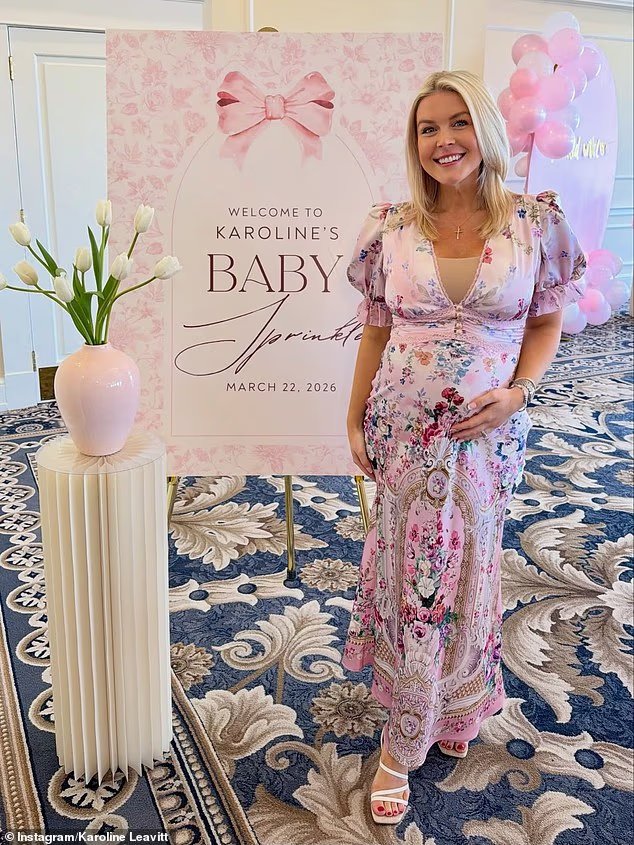 Caroline Leavitt, enceinte, assiégée par d'ignobles trolls après avoir partagé