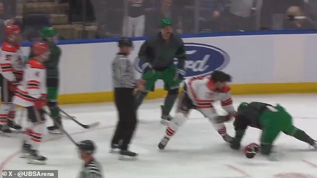 Des agents du NYPD se battent brutalement contre des pompiers