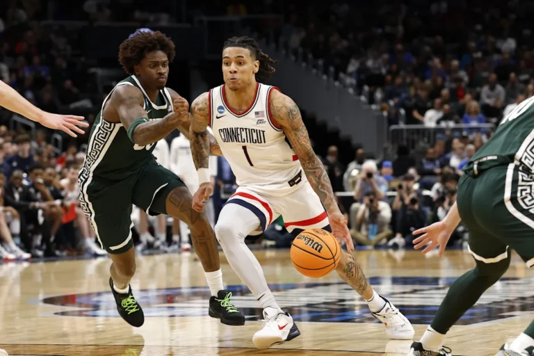 Faits saillants : UConn devient élite - Yahoo Sports