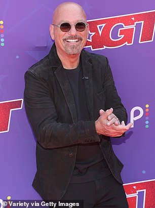 Howie Mandel s'excuse auprès de Kelly Ripa après l'avoir filmée