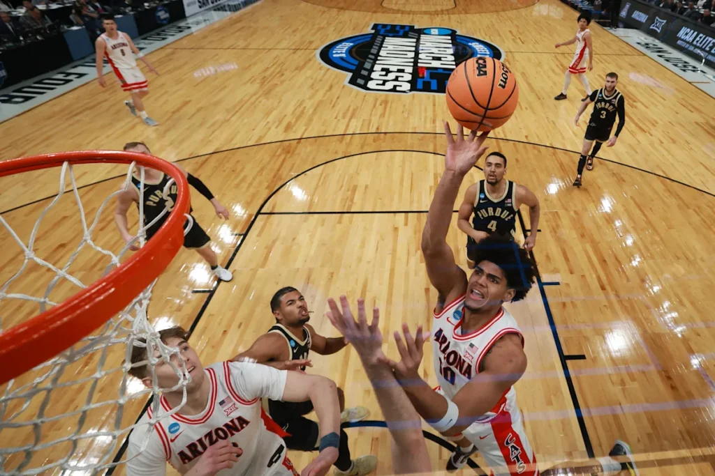 L'Arizona réduit ses buts et atteint le Final Four pour
