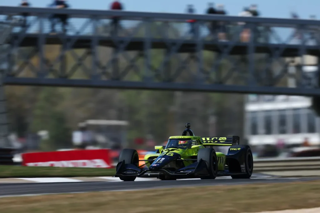 La défaillance des freins de Barber provoque le crash de