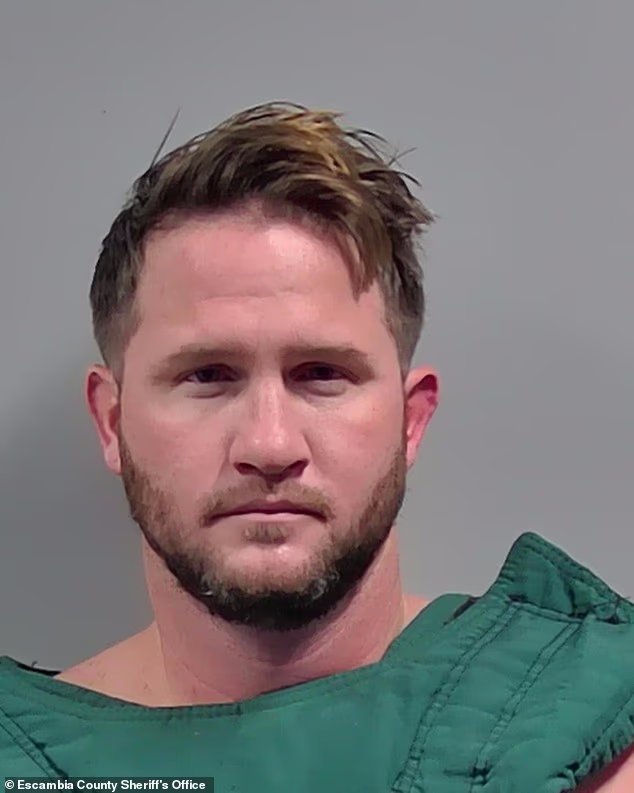 La star de Under Deck, Trevor Walker, arrêtée pour conduite