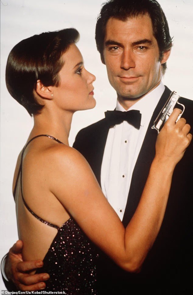 L'acteur de James Bond, Timothy Dalton, avait l'air suave dans