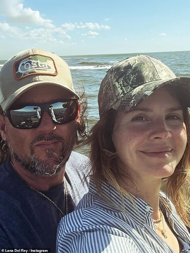 Lana Del Rey donne un aperçu rare de la vie