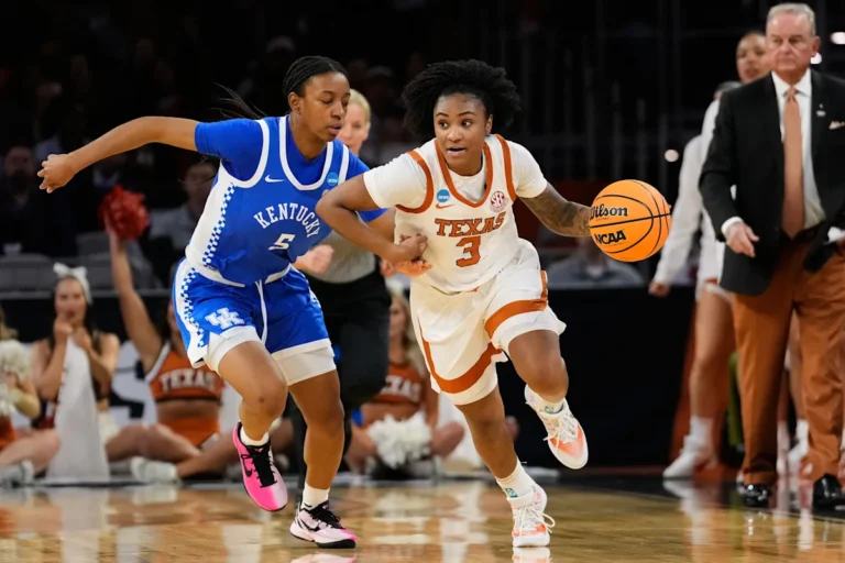 Le Texas bat le Kentucky 76-54 pour accéder à l'Elite