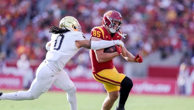 Le nouvel ailier rapproché de BYU Walker Lyons à l'aise