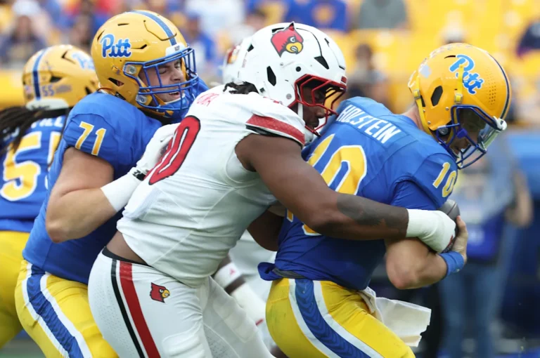 Les commandants s'intéressent au plaquage défensif inhabituellement athlétique