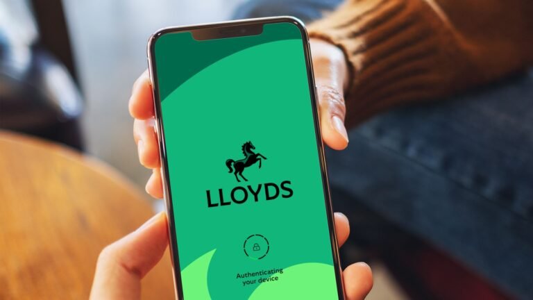 Lloyds ha admitido que casi medio millón de clientes bancarios