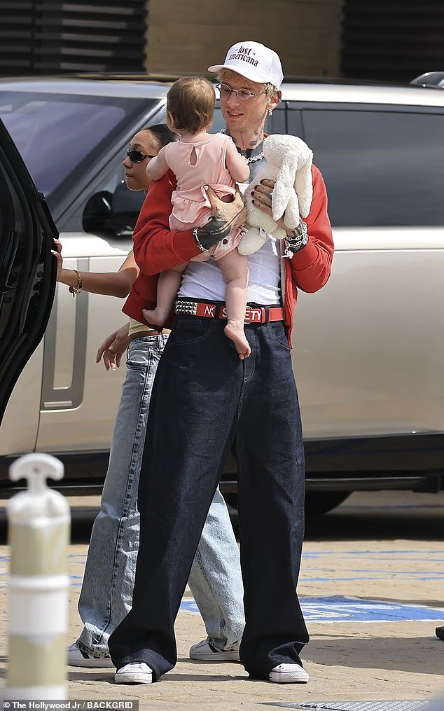 Machine Gun Kelly joue le rôle d'un père adoré alors