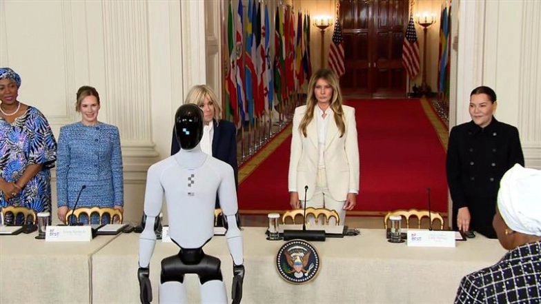 Melania Trump marche avec un robot humanoïde alimenté par l'IA