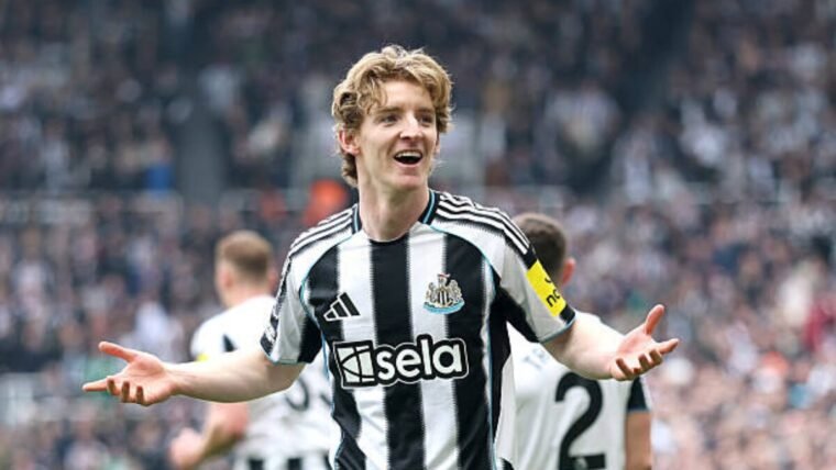 Newcastle demande 100 millions de livres sterling chacun pour Sandro