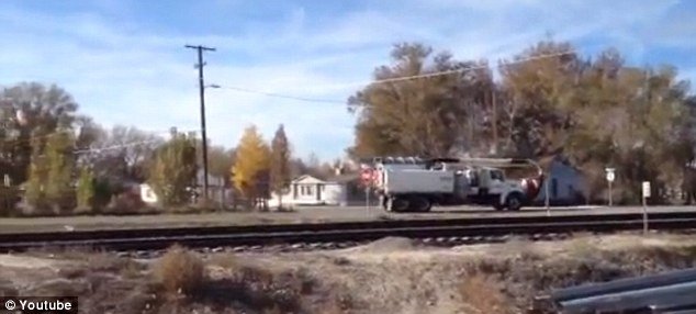 Quel miracle ! Le moment terrifiant où un conducteur de