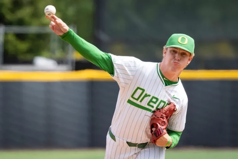 Santa Barbara bat l'Oregon 8-2 pour clôturer la série du