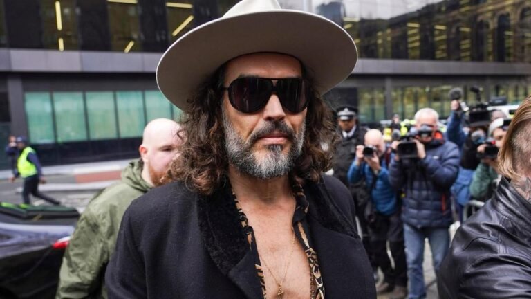 Se retrasa el juicio de Russell Brand por cargos de