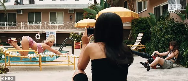 Sydney Sweeney brûle dans un bikini rouge alors que son