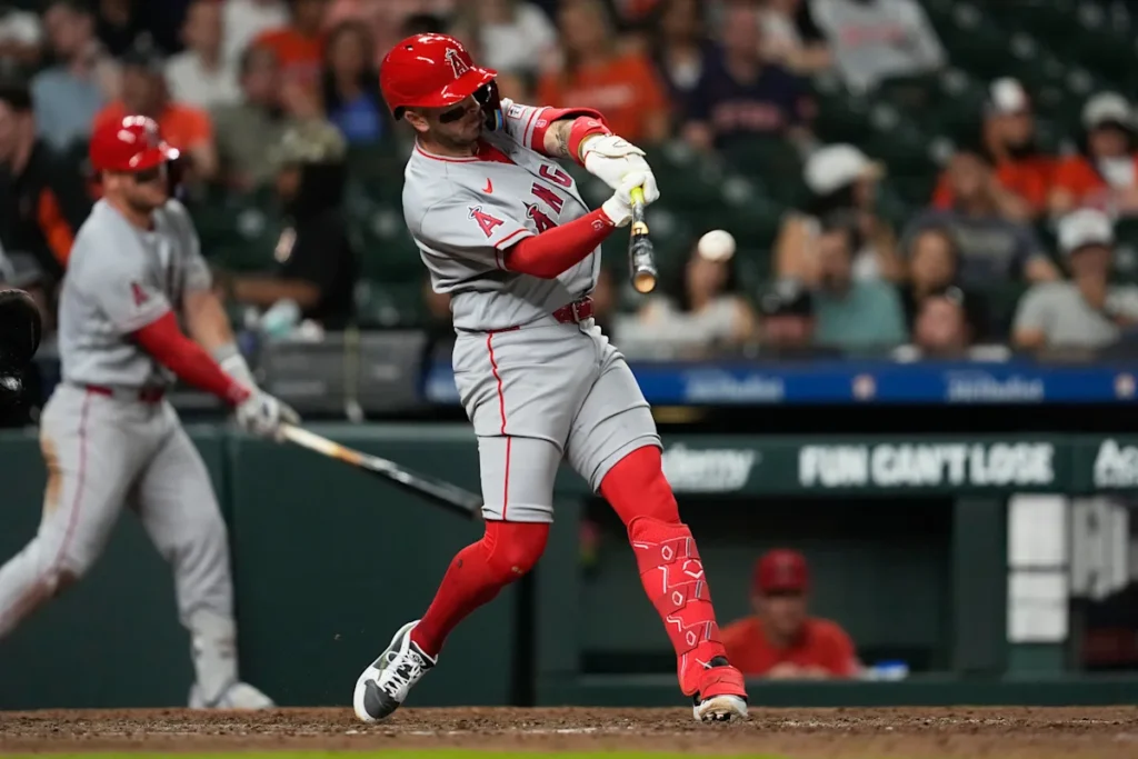 Trout, Lowe et Neto marquent alors que les Angels battent