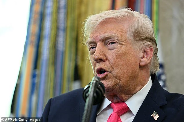 Trump dit qu'il FERMERA la route frontalière historique en gravier