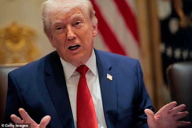 Trump révèle l'irrésistible chimie sexuelle de JFK Jr. et Carolyn