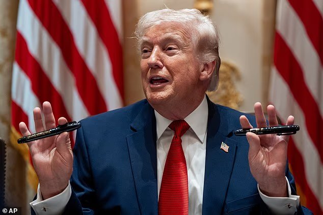 Trump va signer l'ordre de "payer immédiatement nos agents de