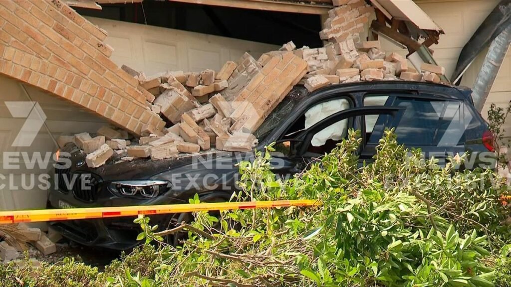 Un coche conducido por un chico de 17 años se
