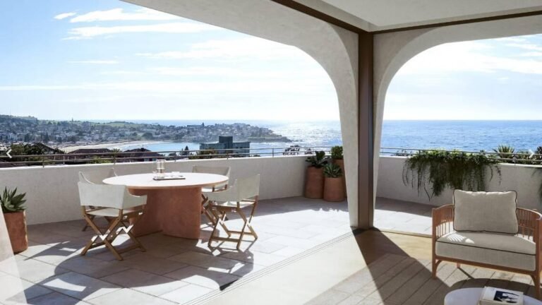 Un comprador entró en una sala de exposición de Coogee