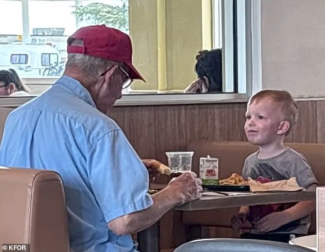 Un enfant en bas âge fait pleurer Internet pour un