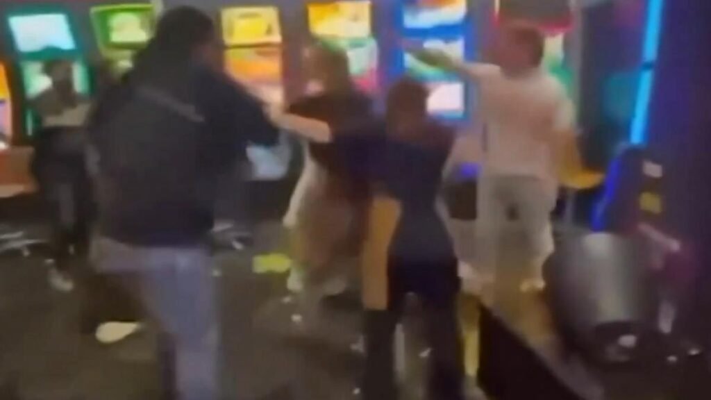 Un hombre fue trasladado en avión a Adelaida después de