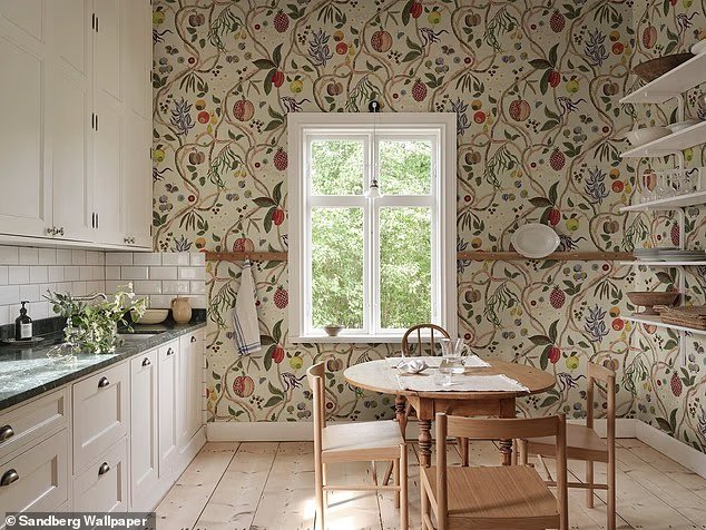 Une astuce de papier peint qui rendra votre espace plus