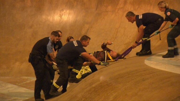Un hombre se rompe el tobillo en el skatepark Snake