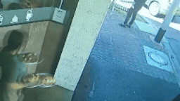 A una camarera de un café de Melbourne le dijeron