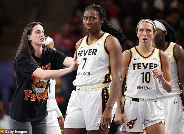 Aaliyah Boston, coéquipière d'Indiana Fever, accepte le contrat WNBA le