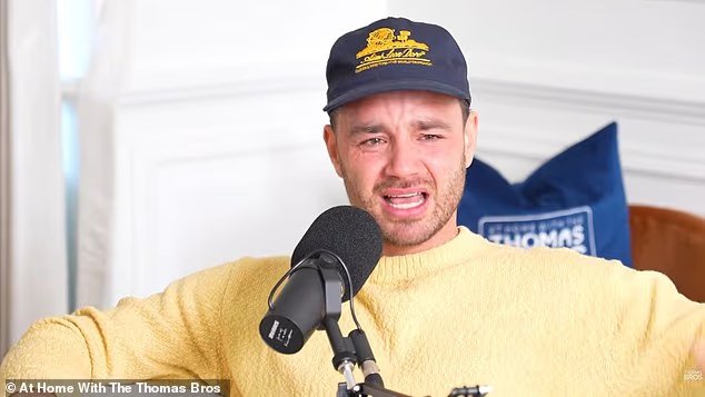 Adam Thomas s'effondre et révèle qu'il suit une thérapie après