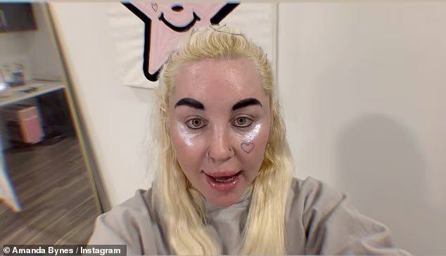 Amanda Bynes annonce la sortie du nouveau morceau électronique Girlfriend