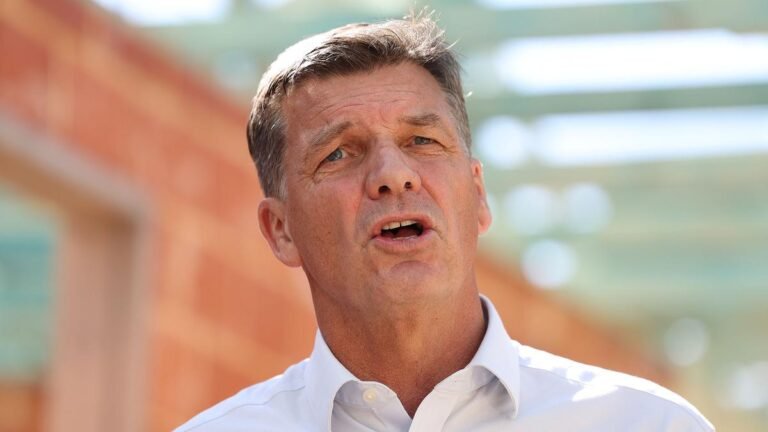 Angus Taylor culpa al uso excesivo de Bienvenido al país