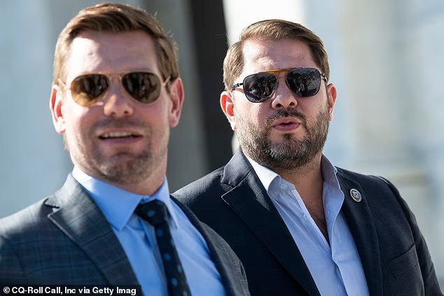 Bombshell Records révèle qu'Eric Swalwell et Ruben Gallego ont dépensé