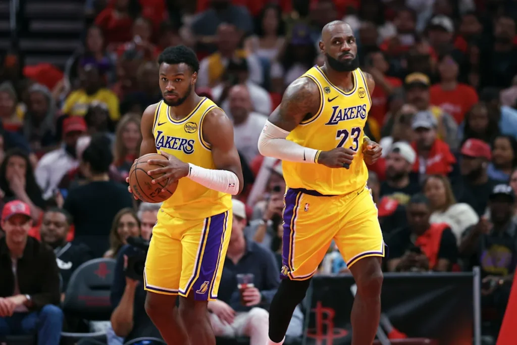 Bronny James et LeBron James entrent dans l'histoire avec l'énorme