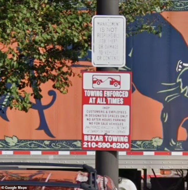 Bruit de stationnement dans un centre commercial très populaire où