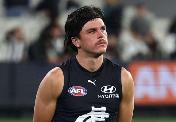 Carlton ha confirmado que Elijah Hollands ha sido hospitalizado tras