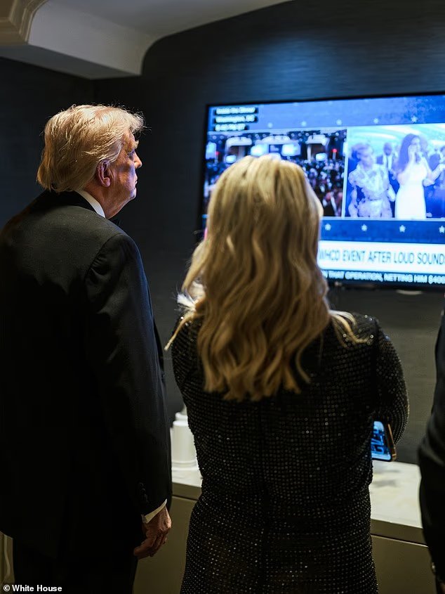 Caroline Leavitt partage des photos spectaculaires des coulisses du bureau