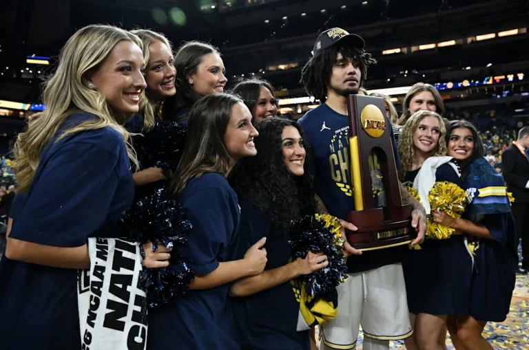 Comment regarder les célébrations du championnat de basket-ball du Michigan