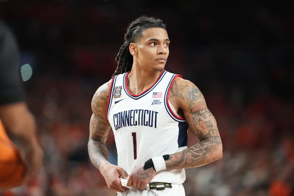 Connecticut G Solo Ball a subi une opération au poignet