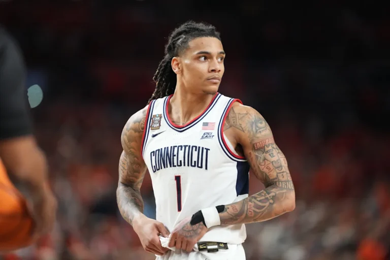 Connecticut G Solo Ball a subi une opération au poignet