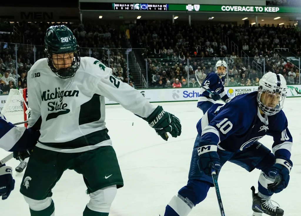 Daniel Russell signe son premier contrat professionnel