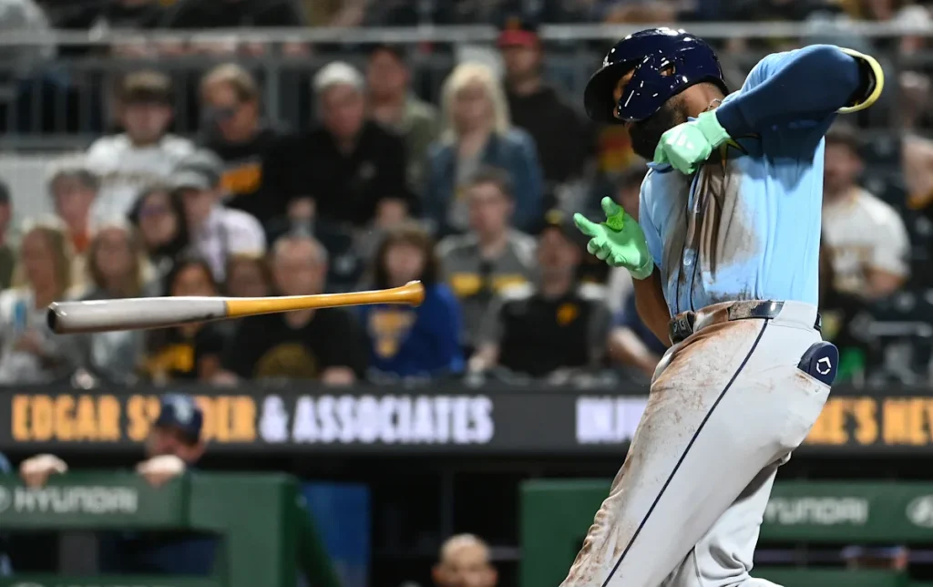 Début tranquille, puis rabaissé : "Ray 1", "Pirates 5"