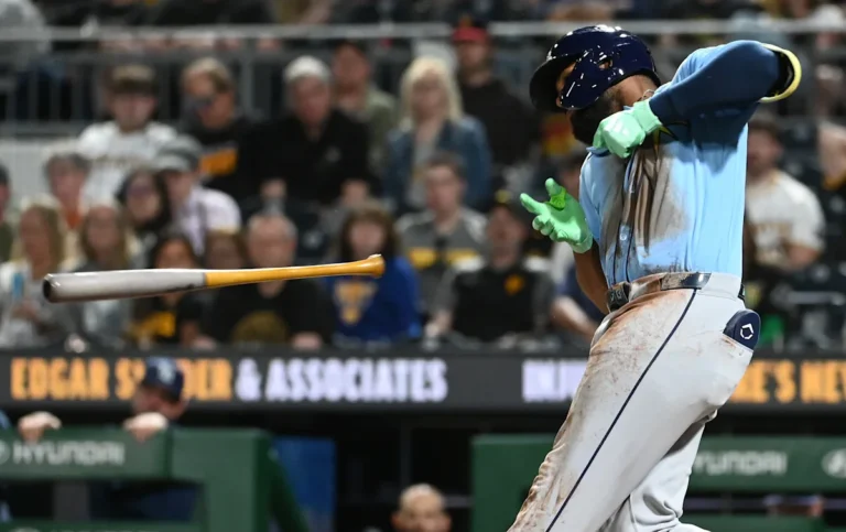 Début tranquille, puis rabaissé : "Ray 1", "Pirates 5"