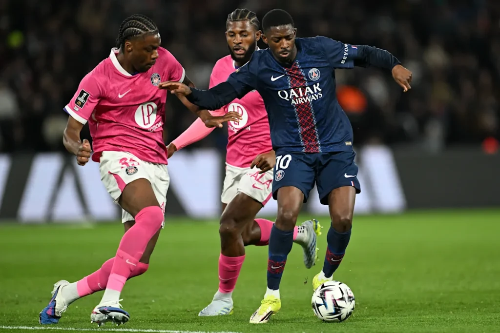 Dembélé marque deux fois alors que le PSG s'échauffe pour