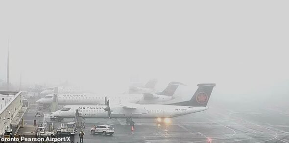 Des cris et des sanglots alors qu'un avion de passagers