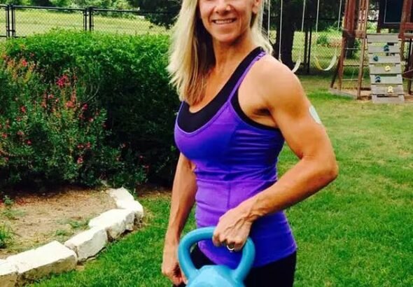 Des images obsédantes montrent un tueur en tenue tactique avant